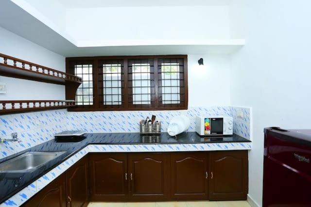 The Solo Apartments Kadavanthra Kochi Екстер'єр фото